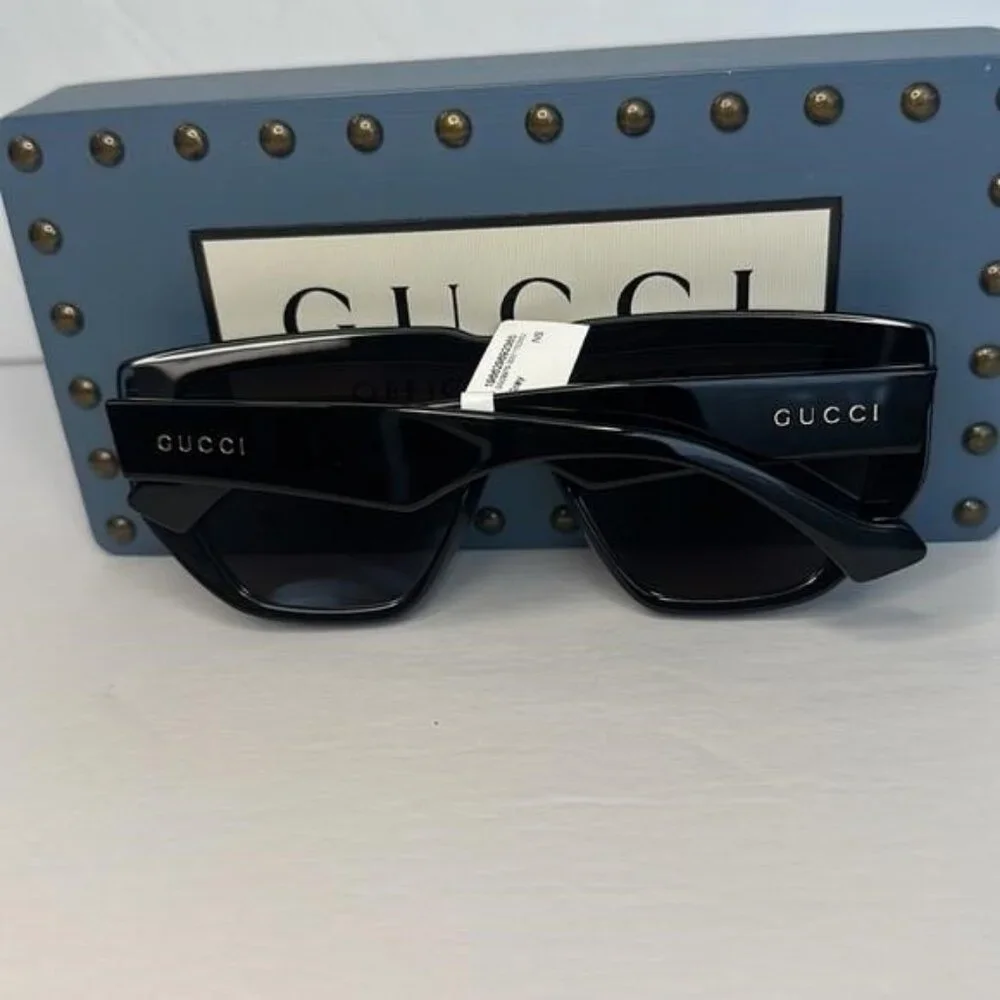 New Authentic- GUCCI Grey Shield Unisex Sunglasses\nGG0997S 002